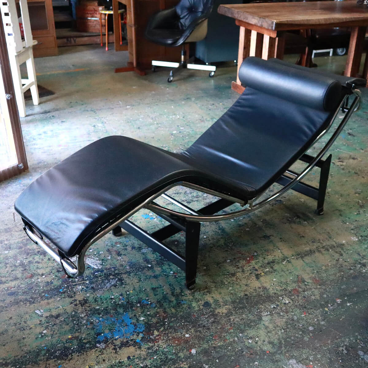 Cassina/カッシーナ　LC4　（リプロダクト）を買取致しました。